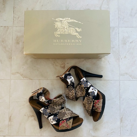 $795 Burberry Made in Italy Nova Check Criss Cross Canvas Leather Studs size 6 - Picture 1 of 14